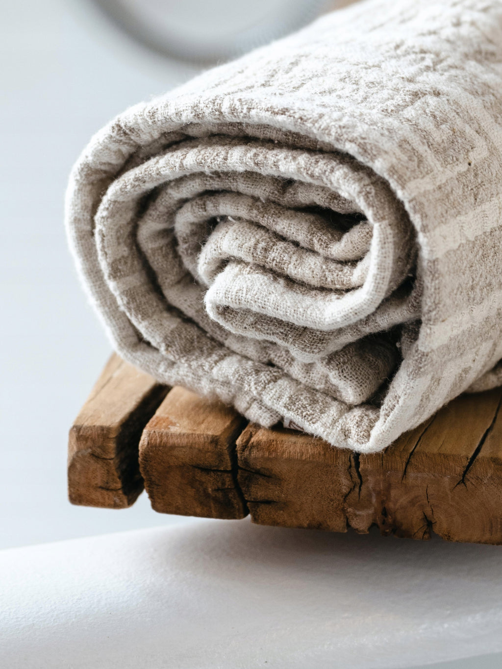 NIETUZINKOWY RĘCZNIK LNIANY 60×105 cm. Mniej miejsca, więcej komfortu! Cechy dodatkowe antybakteryjny na prezent szybkoschnący