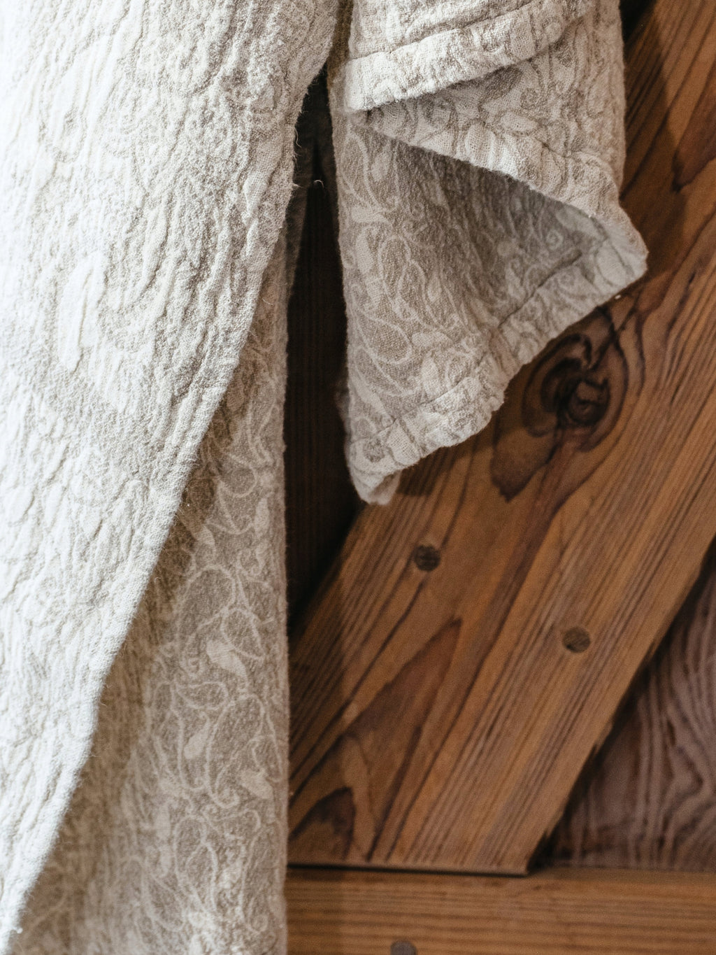 RĘCZNIK 70×140 cm; LEN-81%BAWEŁNA-19% Marka bez marki