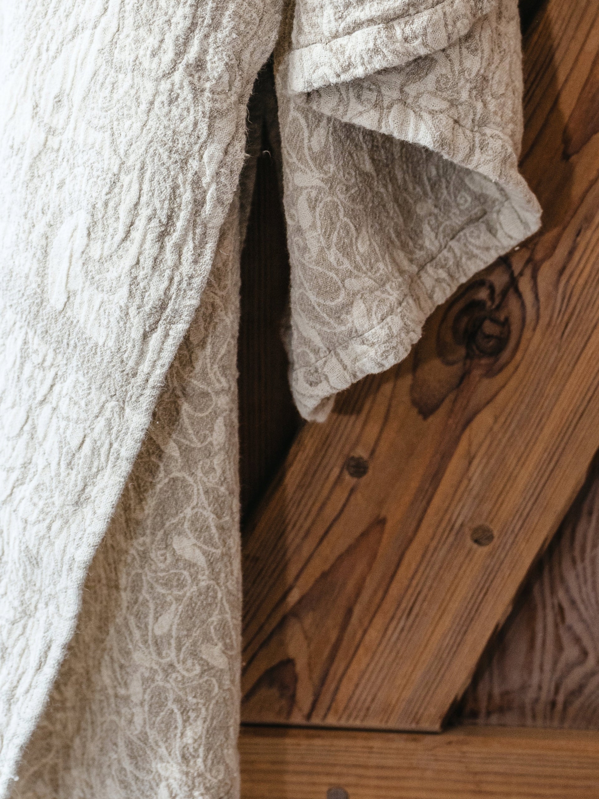 RĘCZNIK 70×140 cm; LEN-81%BAWEŁNA-19% Marka bez marki