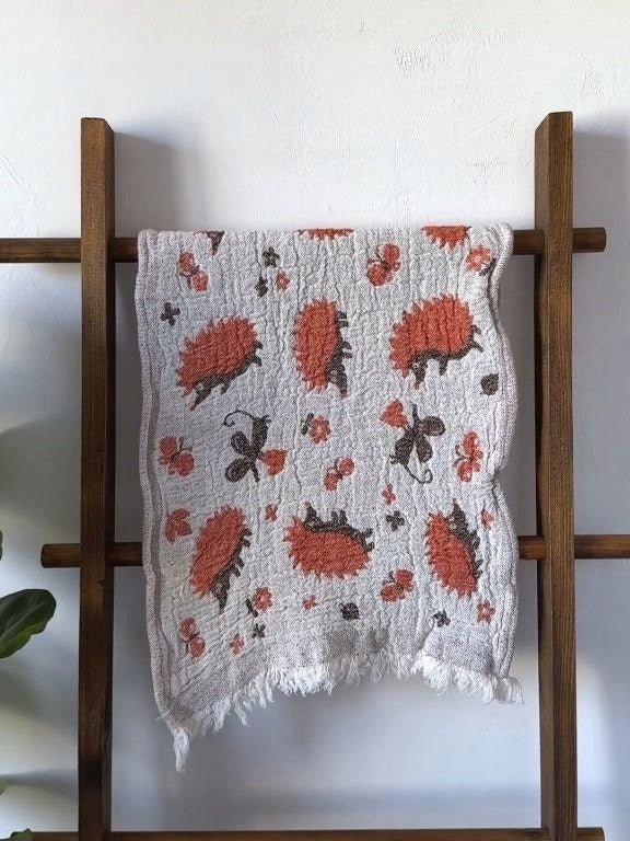 RĘCZNIK lniany 30×67 cm dziecięcy z uroczym jeżykiem