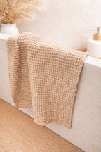 RĘCZNIK lniany 38×65 cm o strukturze plastra miodu beżowy Kod producenta 23C68